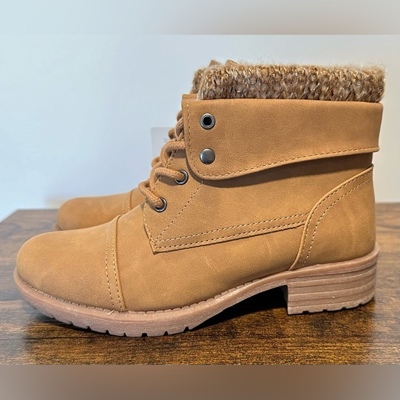 Thereabouts Girls Tan Rylee Stacked Heel Hiking Boots NWT Various Sizes - Picture 1 of 7